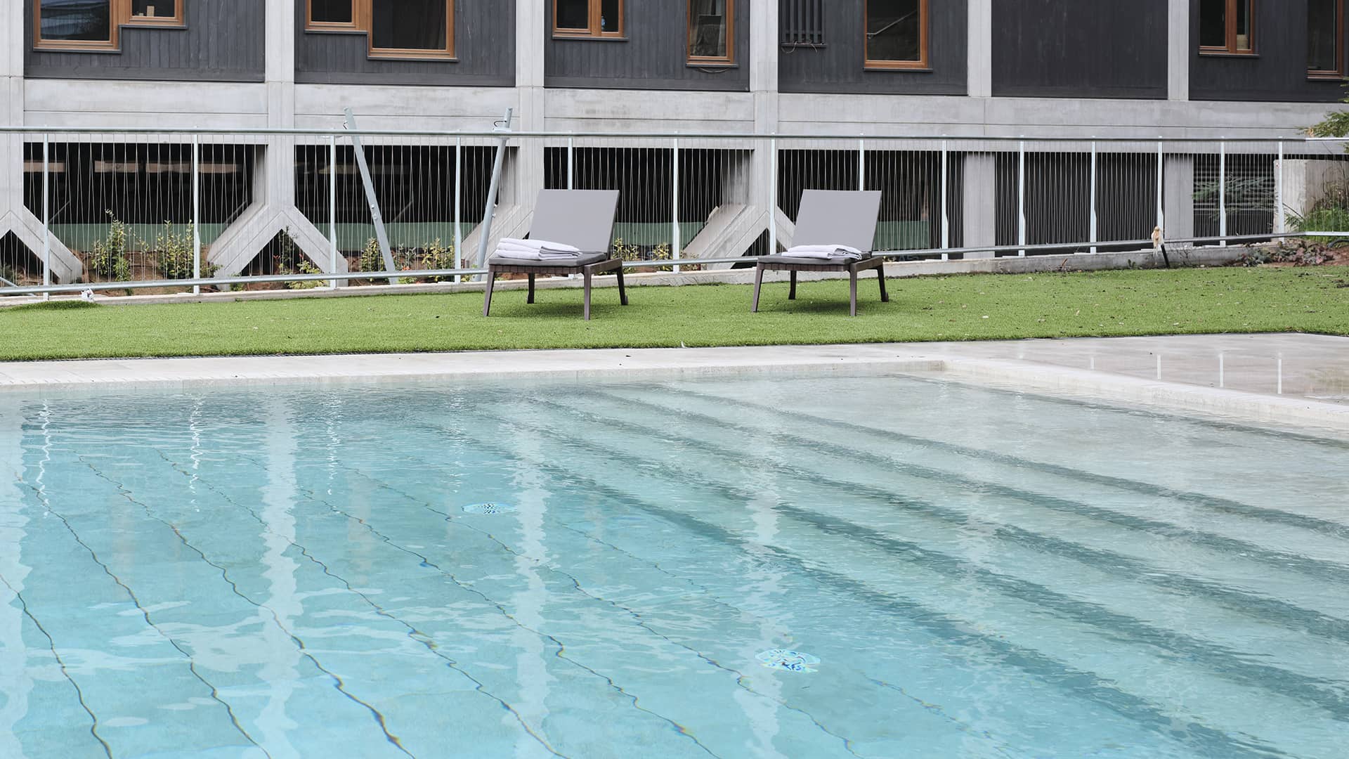 Piscina-exterior-QGAT